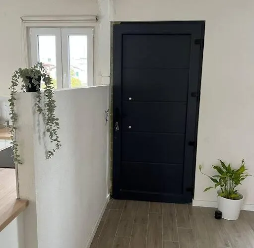 House Near Epfl/unil/renens Gare/lausanne 빌라